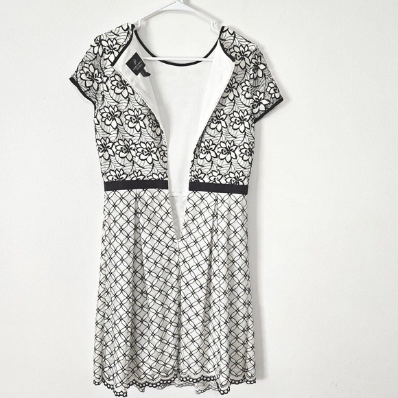 Adrianna‎ Papell A-line Dress Sz 6 Floral Lace Overlay Ivory Black Short Sleeve - Picture 4 of 13